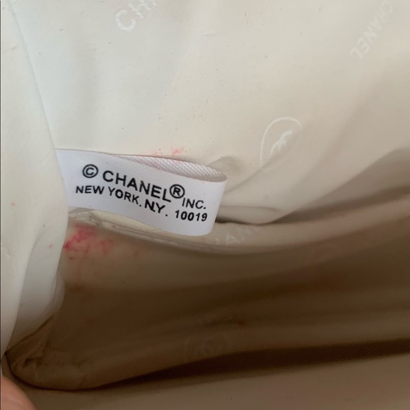 CHANEL cosmetic bag. red stain of lipstick inside.Last photos.  good Condition. - Picture 4 of 11